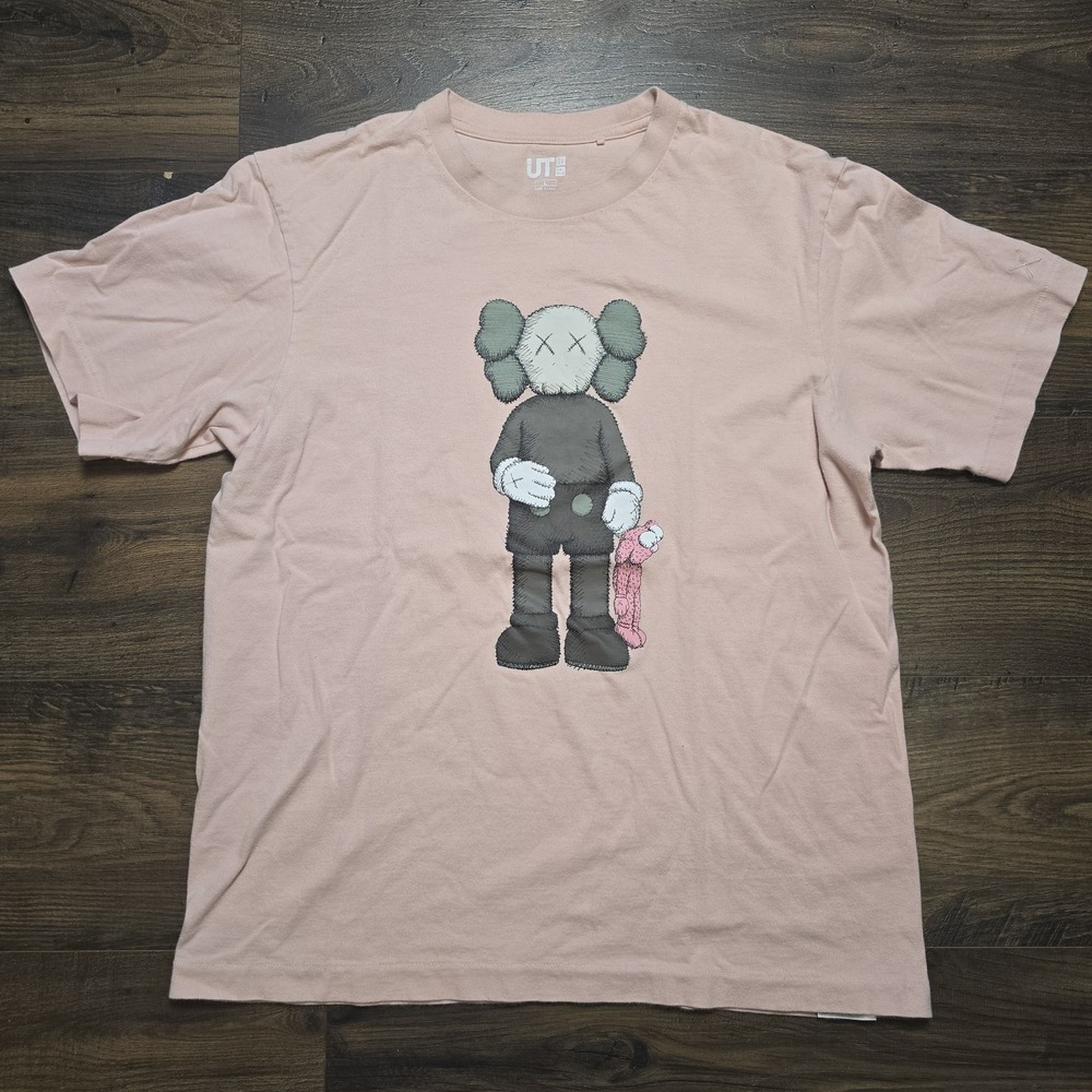 KAWS x Uniqlo‎ UT Summer Companion Tee L Pink Graphic Streetwear Collector